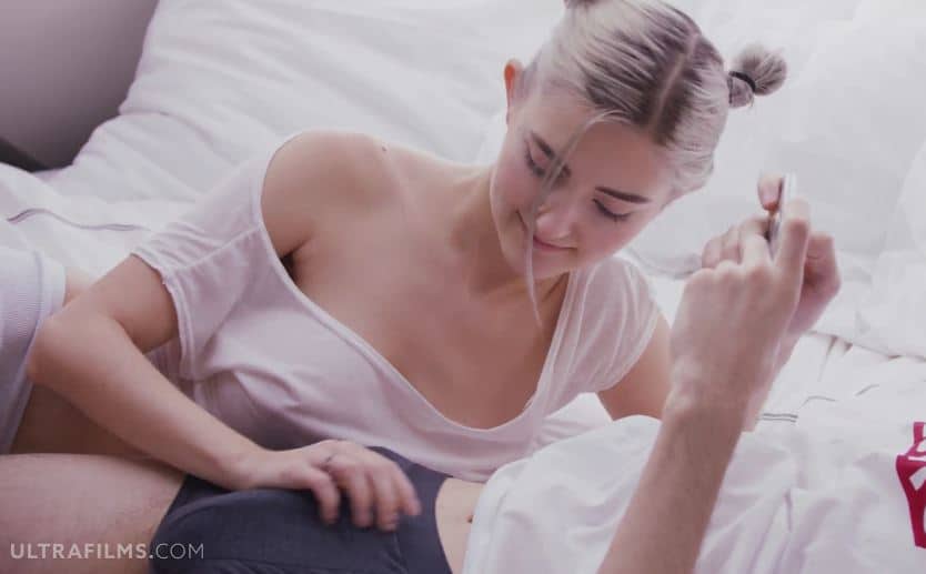 Dâm Nữ Eva Elfie Và Anh Nông Dân May Mắn